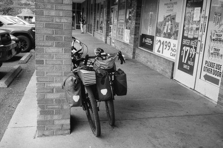 2026-08-22-BessaR-Canon35mm-Kentmere400at1600-007